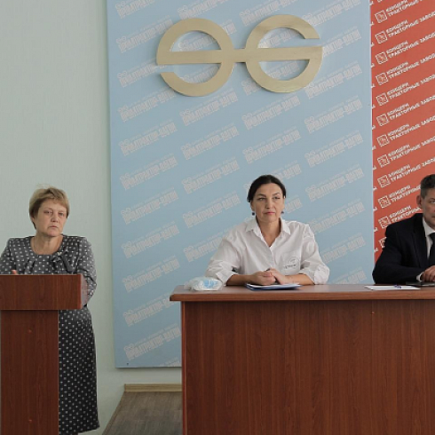 Глава администрации г. Канаш Виталий Михайлов встретился с трудовыми коллективами МБДОУ "Детский сад №19" и «КАВАЗ»