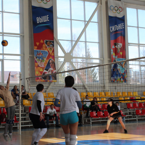 Двойной успех волейболисток Канашского вагоностроительного завода и объединенной команды спортивных школ города Канаш