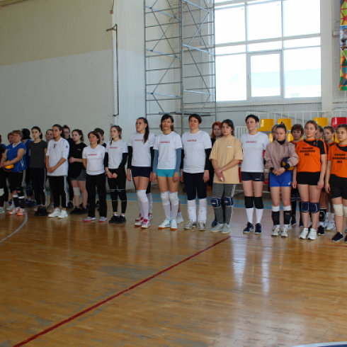 Двойной успех волейболисток Канашского вагоностроительного завода и объединенной команды спортивных школ города Канаш
