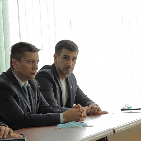 Глава администрации г. Канаш Виталий Михайлов встретился с трудовыми коллективами МБДОУ "Детский сад №19" и «КАВАЗ»