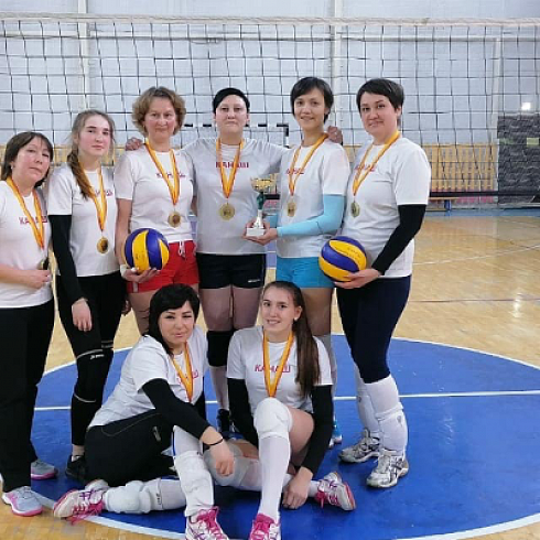 Двойной успех волейболисток Канашского вагоностроительного завода и объединенной команды спортивных школ города Канаш