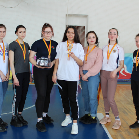 Двойной успех волейболисток Канашского вагоностроительного завода и объединенной команды спортивных школ города Канаш